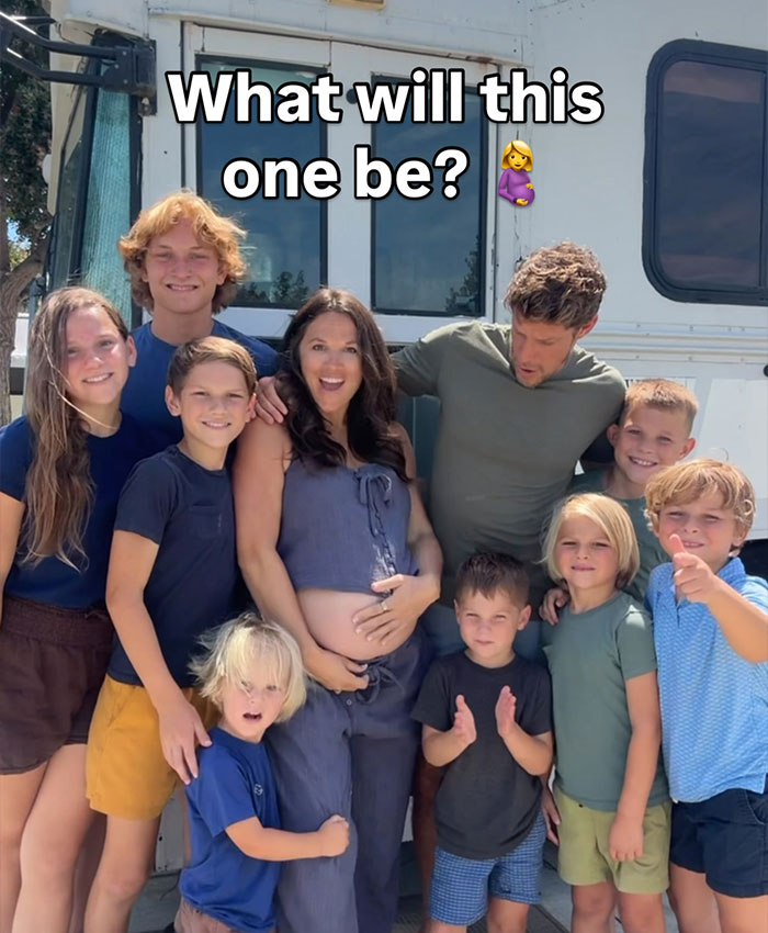 ‘American Family Road Trip’ Parents Face Renewed Scrutiny After A Disturbing Video Of Dad And Son Emerges: “So Tragic” ‘American Family Road Trip’ Parents Face Renewed Scrutiny After A Disturbing Video Of Dad And Son Emerges: “So Tragic”
