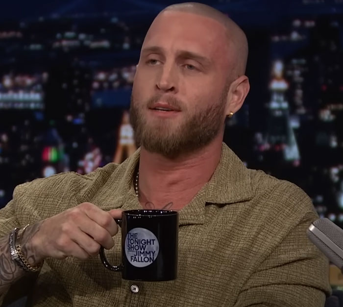 80 Times Celebrities Turned Up At Ordinary People&rsquo;s Homes And Left Them With A Story To Tell