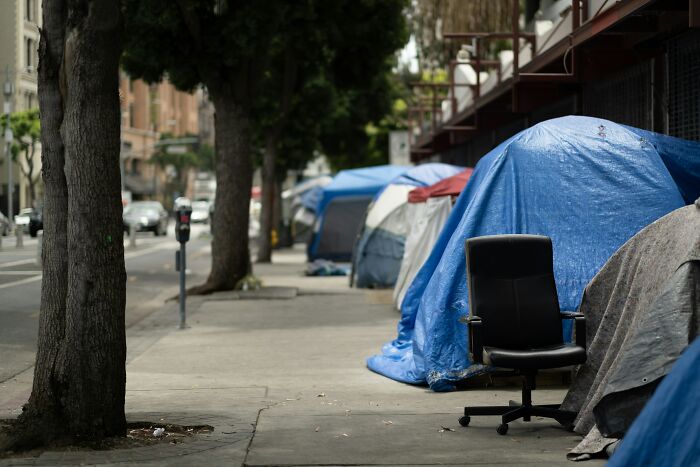 “Since AI Blew Up, My Job Became Defunct”: 54 Unemployed People Expose How Bad The Job Market Is