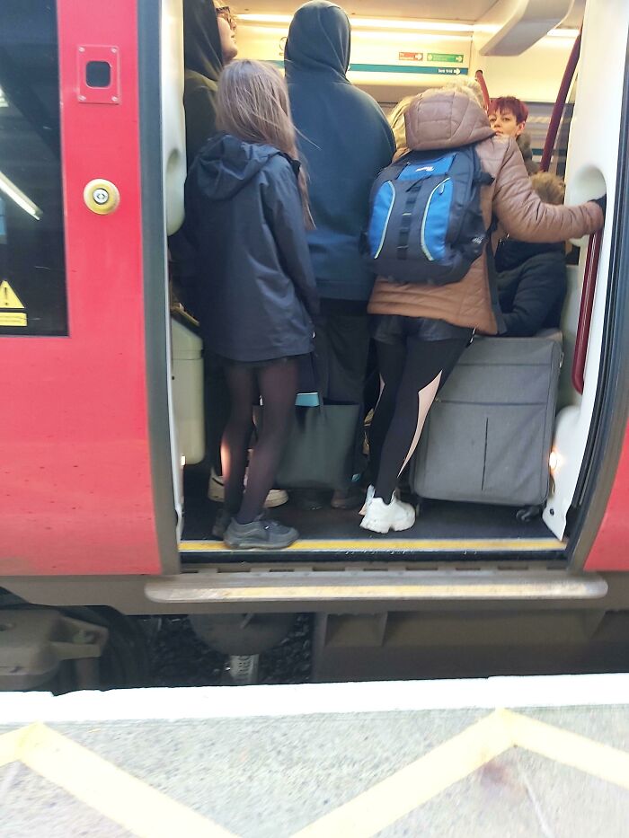 74 Examples Of Completely Wild Public Transport Interactions That Might Make You Buy A Car 74 Examples Of Completely Wild Public Transport Interactions That Might Make You Buy A Car