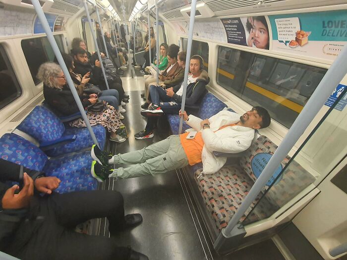 74 Examples Of Completely Wild Public Transport Interactions That Might Make You Buy A Car 74 Examples Of Completely Wild Public Transport Interactions That Might Make You Buy A Car