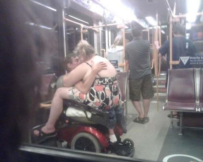 74 Examples Of Completely Wild Public Transport Interactions That Might Make You Buy A Car 74 Examples Of Completely Wild Public Transport Interactions That Might Make You Buy A Car