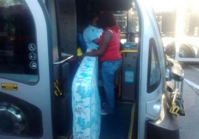 74 Examples Of Completely Wild Public Transport Interactions That Might Make You Buy A Car 74 Examples Of Completely Wild Public Transport Interactions That Might Make You Buy A Car