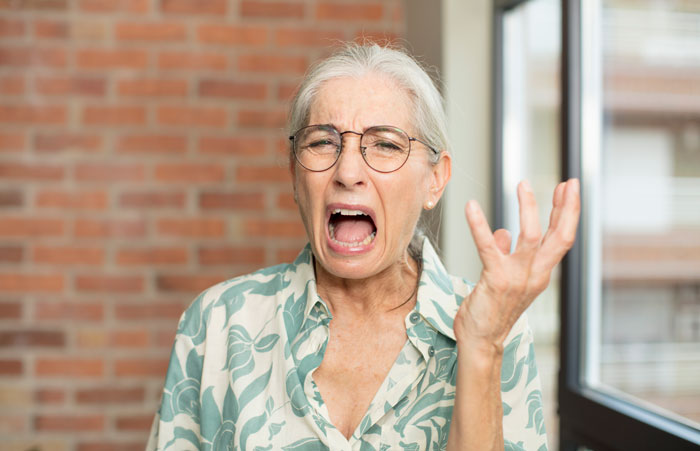 Woman Doesn’t Want To Play “Big Happy Family,” Demands Inheritance Be Divided Woman Doesn’t Want To Play “Big Happy Family,” Demands Inheritance Be Divided