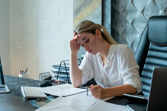 Woman Doesn’t Want To Play “Big Happy Family,” Demands Inheritance Be Divided Woman Doesn’t Want To Play “Big Happy Family,” Demands Inheritance Be Divided