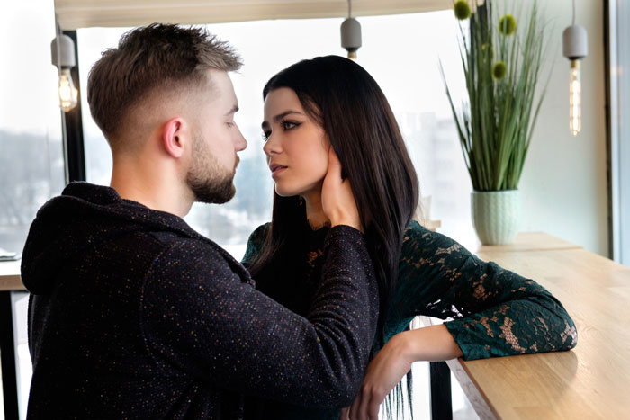 Woman Meets Photographer Boyfriend While Modeling For Him, Suspects That He Found A New Muse