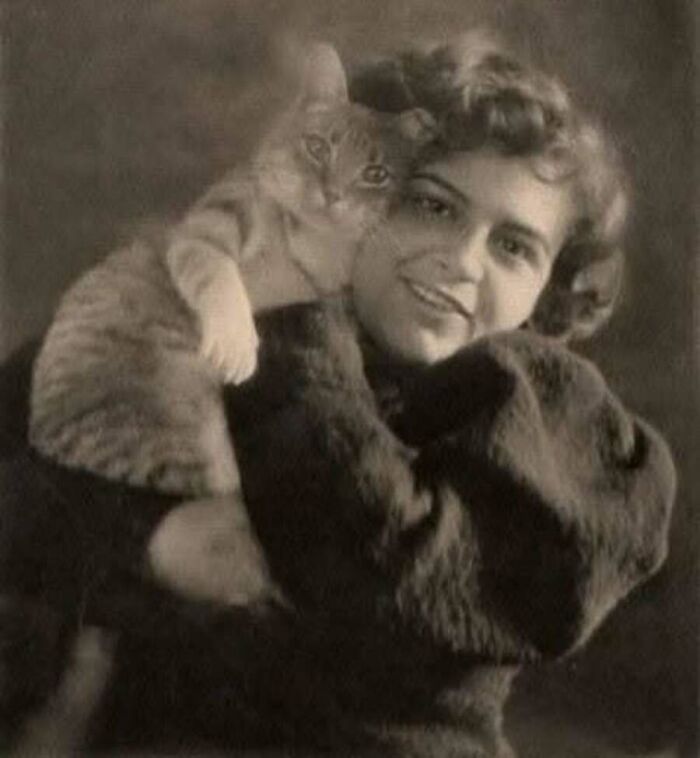 30 Charming Vintage Cat Photos That Show Felines Have Always Stolen Our Hearts, As Shared By This Page 30 Charming Vintage Cat Photos That Show Felines Have Always Stolen Our Hearts, As Shared By This Page
