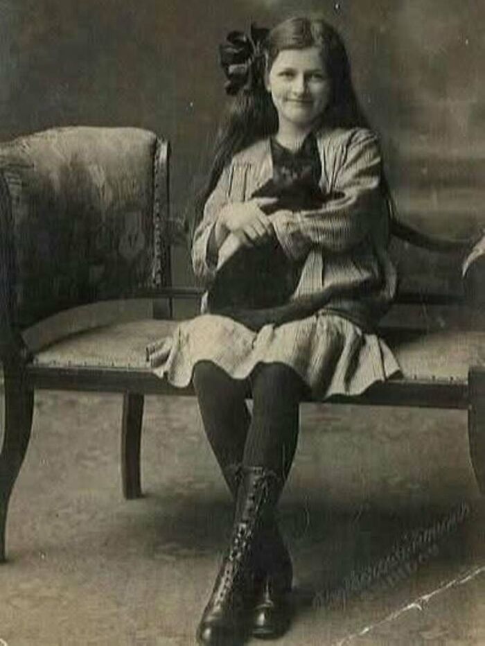 30 Charming Vintage Cat Photos That Show Felines Have Always Stolen Our Hearts, As Shared By This Page 30 Charming Vintage Cat Photos That Show Felines Have Always Stolen Our Hearts, As Shared By This Page