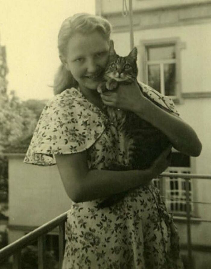 30 Charming Vintage Cat Photos That Show Felines Have Always Stolen Our Hearts, As Shared By This Page 30 Charming Vintage Cat Photos That Show Felines Have Always Stolen Our Hearts, As Shared By This Page