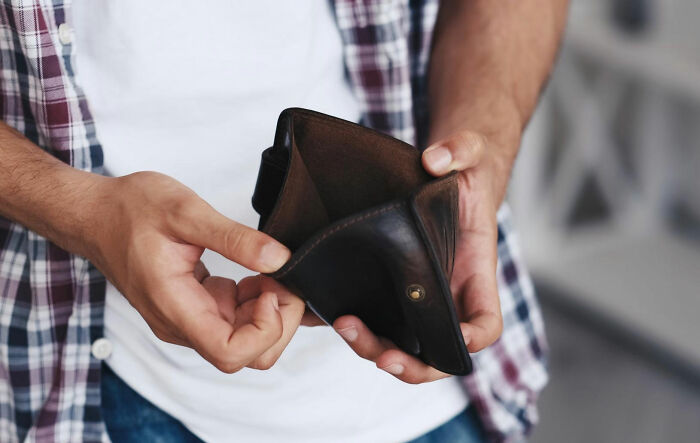 Millennial Daughter Starts Controlling Parents&rsquo; Spending So She Can Have A Larger Inheritance
