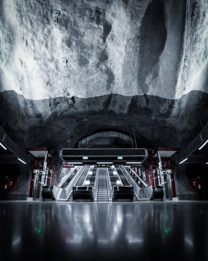48 Symmetrical Architecture Shots By Photographer Max Vassiades