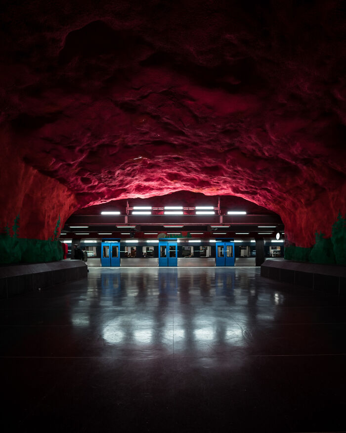 48 Symmetrical Architecture Shots By Photographer Max Vassiades