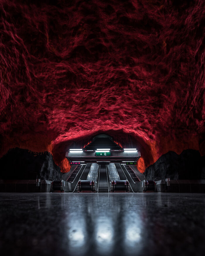 48 Symmetrical Architecture Shots By Photographer Max Vassiades