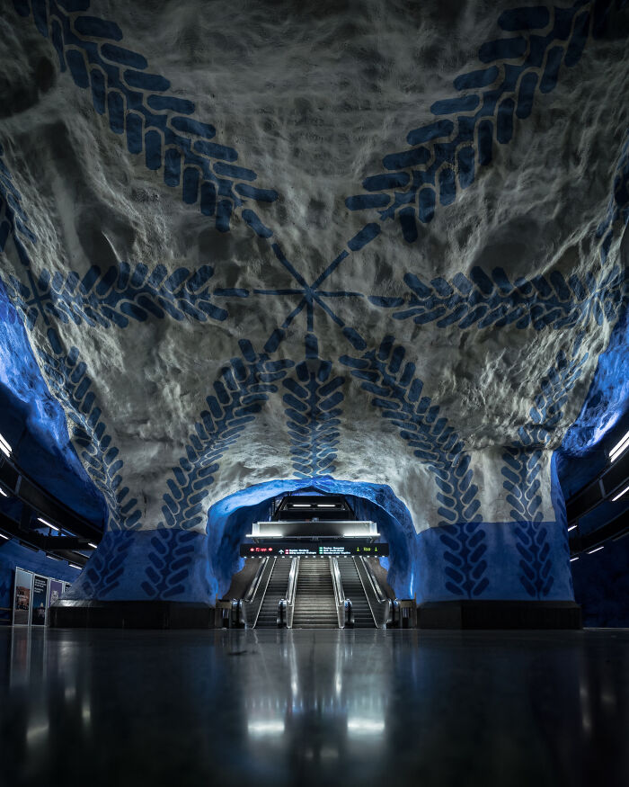 48 Symmetrical Architecture Shots By Photographer Max Vassiades