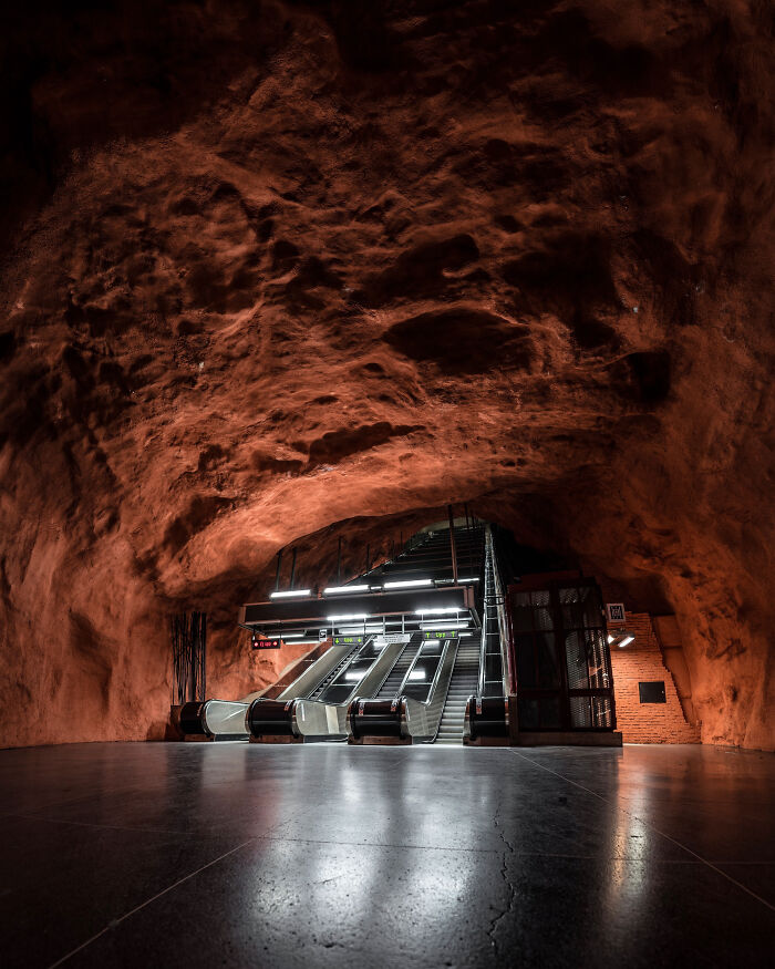 48 Symmetrical Architecture Shots By Photographer Max Vassiades