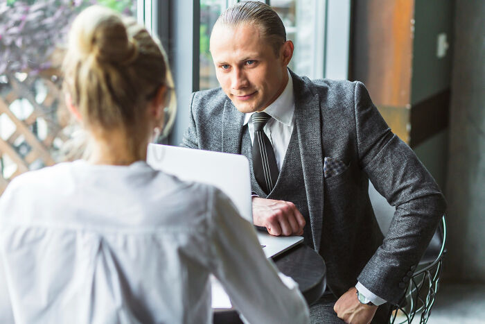 Professionals Who “Read” People For A Living Reveal 60 Behaviors That Tell Them Everything They Need To Know Professionals Who “Read” People For A Living Reveal 60 Behaviors That Tell Them Everything They Need To Know
