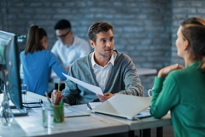 Professionals Who “Read” People For A Living Reveal 60 Behaviors That Tell Them Everything They Need To Know Professionals Who “Read” People For A Living Reveal 60 Behaviors That Tell Them Everything They Need To Know