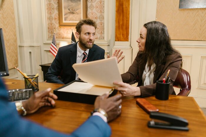 Professionals Who “Read” People For A Living Reveal 60 Behaviors That Tell Them Everything They Need To Know Professionals Who “Read” People For A Living Reveal 60 Behaviors That Tell Them Everything They Need To Know