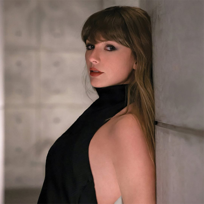 Taylor Swift Slammed After Netizens Spot A Bizarre Detail In Her Latest Photo Announcing Big News