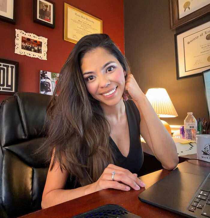 Courtroom Drama After Lawyer Publicly Rips Into Judge For Calling Her Dress “Inappropriate” Courtroom Drama After Lawyer Publicly Rips Into Judge For Calling Her Dress “Inappropriate”