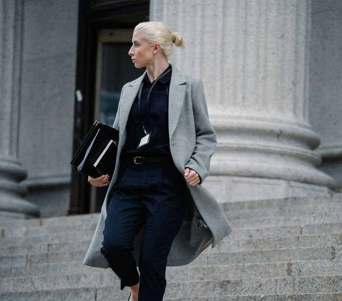 Courtroom Drama After Lawyer Publicly Rips Into Judge For Calling Her Dress “Inappropriate” Courtroom Drama After Lawyer Publicly Rips Into Judge For Calling Her Dress “Inappropriate”
