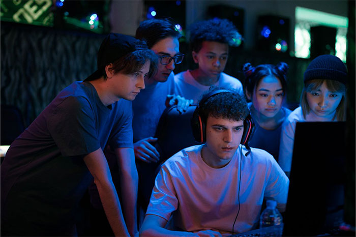 Teen Keeps Losing PS Games To A Mystery Thief, Sets A Trap That Leaves His Friend Paying For 4 Years Teen Keeps Losing PS Games To A Mystery Thief, Sets A Trap That Leaves His Friend Paying For 4 Years