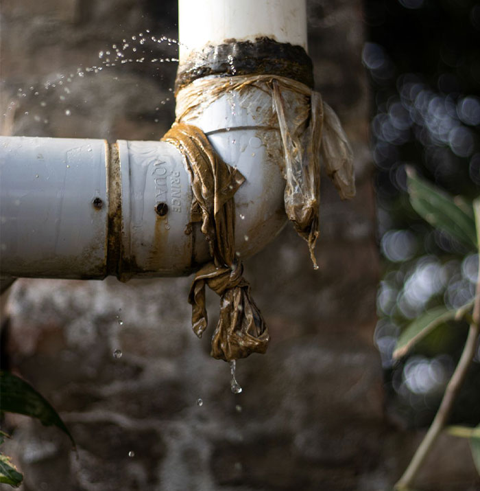 Landlord Won’t Fix Their Water Leak, So Tenants Let It Run Until He’s Forced To Pay $25K Landlord Won’t Fix Their Water Leak, So Tenants Let It Run Until He’s Forced To Pay $25K