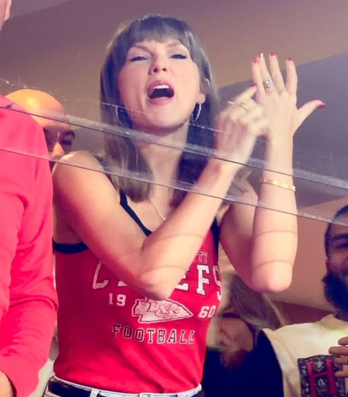 Travis Kelce And Taylor Swift Face Renewed Backlash Over Her ‘That’s My Husband’ Moment, As He Finally Speaks Out Travis Kelce And Taylor Swift Face Renewed Backlash Over Her ‘That’s My Husband’ Moment, As He Finally Speaks Out