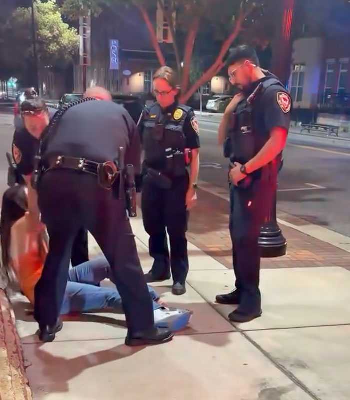 Woman Thinks She Can Boldly Hurl N-Word On Street, But Quickly Learns Actions Have Consequences Woman Thinks She Can Boldly Hurl N-Word On Street, But Quickly Learns Actions Have Consequences