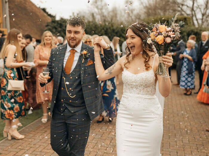 “The Cow Got Out!”: 57 Times Weddings Served Up Much More Than Romance And Rings “The Cow Got Out!”: 57 Times Weddings Served Up Much More Than Romance And Rings