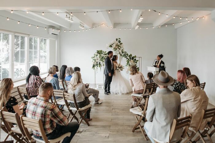 “The Cow Got Out!”: 57 Times Weddings Served Up Much More Than Romance And Rings “The Cow Got Out!”: 57 Times Weddings Served Up Much More Than Romance And Rings