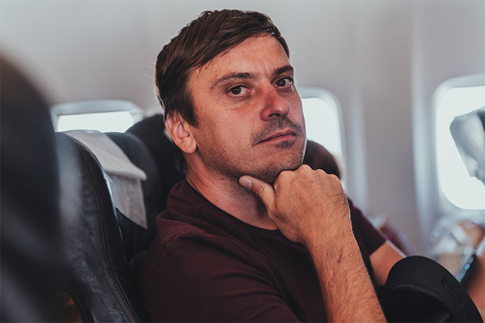 Woman Tries To Ignore Creepy Seatmate Who Won’t Shut Up, Until She Gets Moved And The Reason Surprises Her Woman Tries To Ignore Creepy Seatmate Who Won’t Shut Up, Until She Gets Moved And The Reason Surprises Her