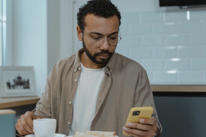 Guy Wonders What’s Wrong With Friend’s Fiancé After He Suddenly Changes His Behavior Guy Wonders What’s Wrong With Friend’s Fiancé After He Suddenly Changes His Behavior
