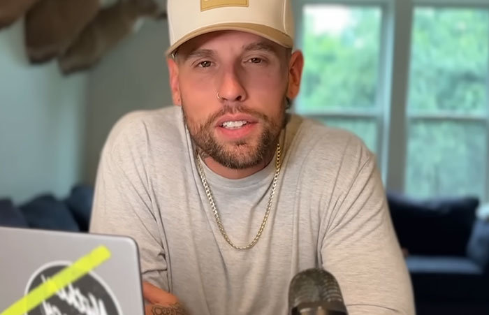 Former Alcoholic Shares 3 Warning Signs That Helped Him Recognize His Drinking Problem