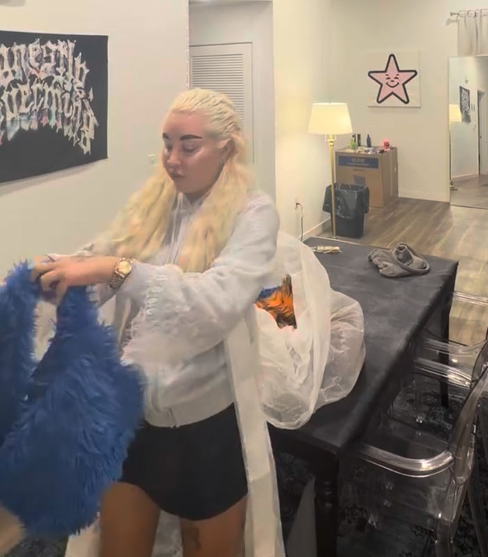 Amanda Bynes Hit With Damning Criticism Over Her New Fashion Brand’s Purse Designs: “Who Is Buying These?”