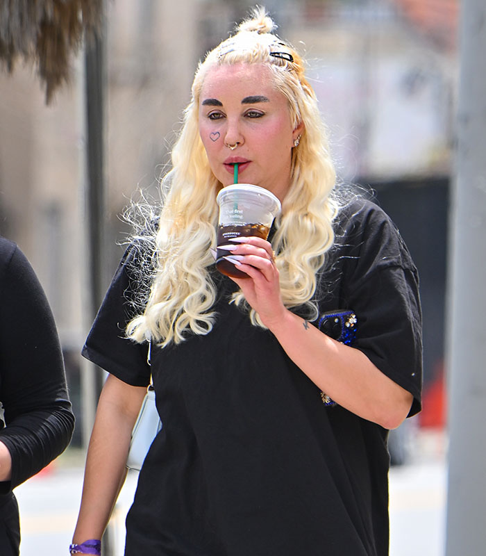 Amanda Bynes Hit With Damning Criticism Over Her New Fashion Brand’s Purse Designs: “Who Is Buying These?”