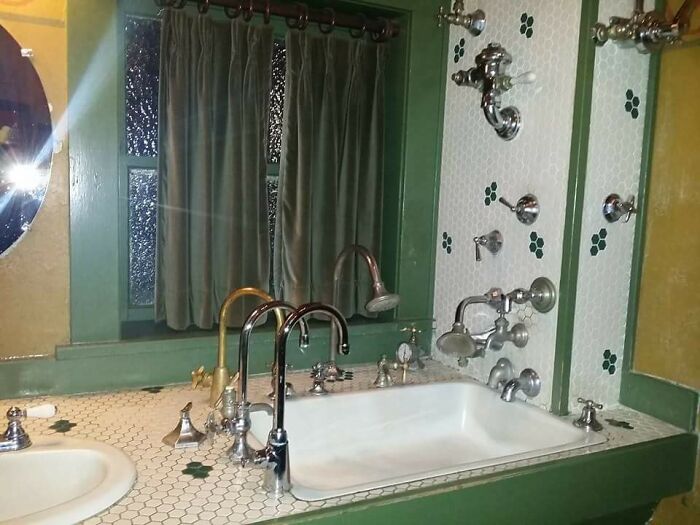 93 Hotel And Airbnb Fails That Might Make You Inspect Every Booking Photo Twice 93 Hotel And Airbnb Fails That Might Make You Inspect Every Booking Photo Twice