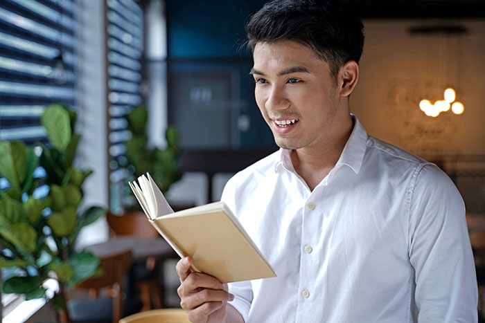 Guy Comes Into Girlfriend’s Book Club Just To Embarrass Her, Doesn’t See The Big Deal