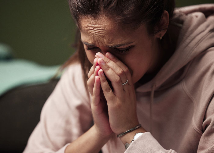 Woman Flies To The UK With Her Family To Celebrate Her Fianc&eacute;, Leaves Traumatized And Single
