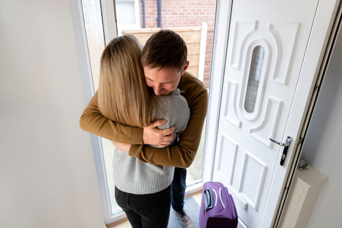 Guy Gets An Apartment So Girlfriend Can Escape Her Chaotic Family, She Almost Ruins Everything Guy Gets An Apartment So Girlfriend Can Escape Her Chaotic Family, She Almost Ruins Everything