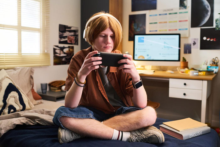 Guy Gets An Apartment So Girlfriend Can Escape Her Chaotic Family, She Almost Ruins Everything Guy Gets An Apartment So Girlfriend Can Escape Her Chaotic Family, She Almost Ruins Everything