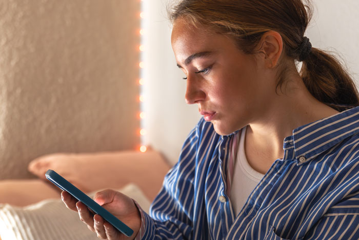 Woman Lies To Cover For Her Husband After Friends’ Cabin Trip Didn’t Go As He Expected Woman Lies To Cover For Her Husband After Friends’ Cabin Trip Didn’t Go As He Expected
