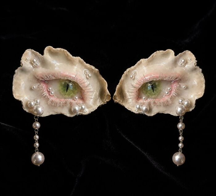 Artists Angie And Yoori Turn Seashells Into Surreal Sculptures With Human Eyes (33 Pics) Artists Angie And Yoori Turn Seashells Into Surreal Sculptures With Human Eyes (33 Pics)