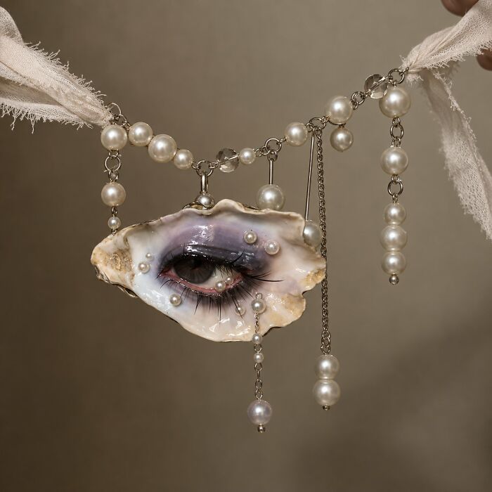 Artists Angie And Yoori Turn Seashells Into Surreal Sculptures With Human Eyes (33 Pics) Artists Angie And Yoori Turn Seashells Into Surreal Sculptures With Human Eyes (33 Pics)
