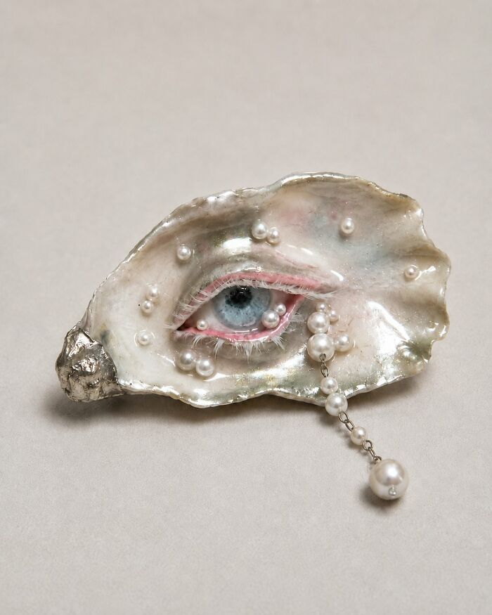 Artists Angie And Yoori Turn Seashells Into Surreal Sculptures With Human Eyes (33 Pics) Artists Angie And Yoori Turn Seashells Into Surreal Sculptures With Human Eyes (33 Pics)
