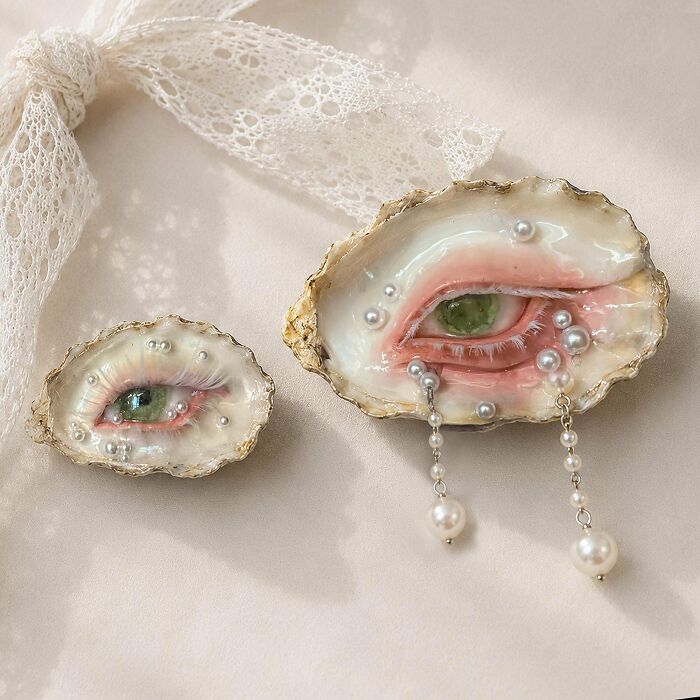 Artists Angie And Yoori Turn Seashells Into Surreal Sculptures With Human Eyes (33 Pics) Artists Angie And Yoori Turn Seashells Into Surreal Sculptures With Human Eyes (33 Pics)