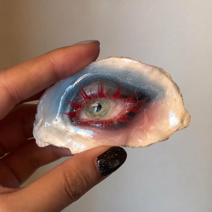 Artists Angie And Yoori Turn Seashells Into Surreal Sculptures With Human Eyes (33 Pics) Artists Angie And Yoori Turn Seashells Into Surreal Sculptures With Human Eyes (33 Pics)