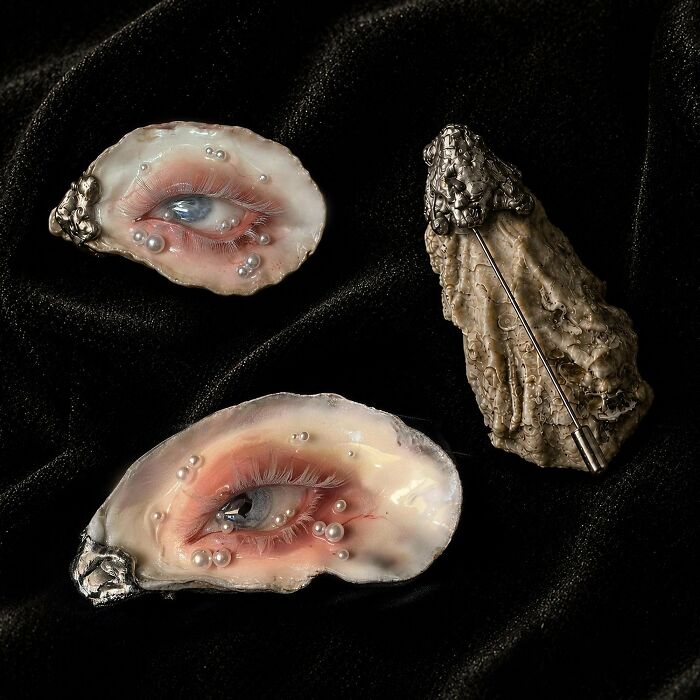 Artists Angie And Yoori Turn Seashells Into Surreal Sculptures With Human Eyes (33 Pics) Artists Angie And Yoori Turn Seashells Into Surreal Sculptures With Human Eyes (33 Pics)