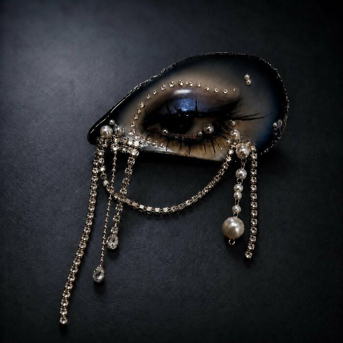 Artists Angie And Yoori Turn Seashells Into Surreal Sculptures With Human Eyes (33 Pics) Artists Angie And Yoori Turn Seashells Into Surreal Sculptures With Human Eyes (33 Pics)
