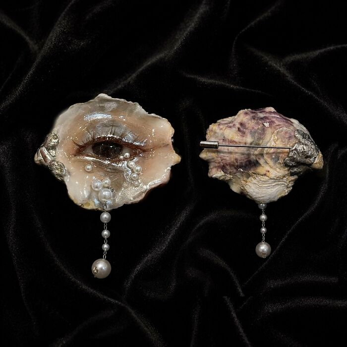 Artists Angie And Yoori Turn Seashells Into Surreal Sculptures With Human Eyes (33 Pics) Artists Angie And Yoori Turn Seashells Into Surreal Sculptures With Human Eyes (33 Pics)